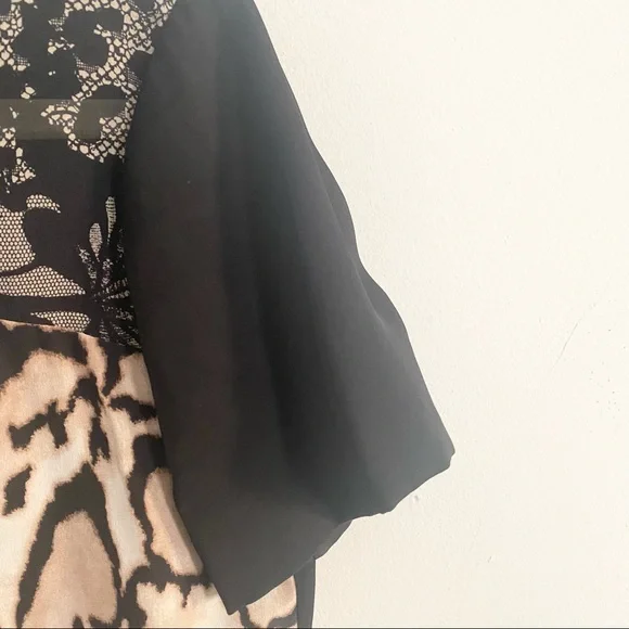 Diane Von Furstenberg 100% Silk Animal Print Short Sleeve Blouse - Picture 4 of 12